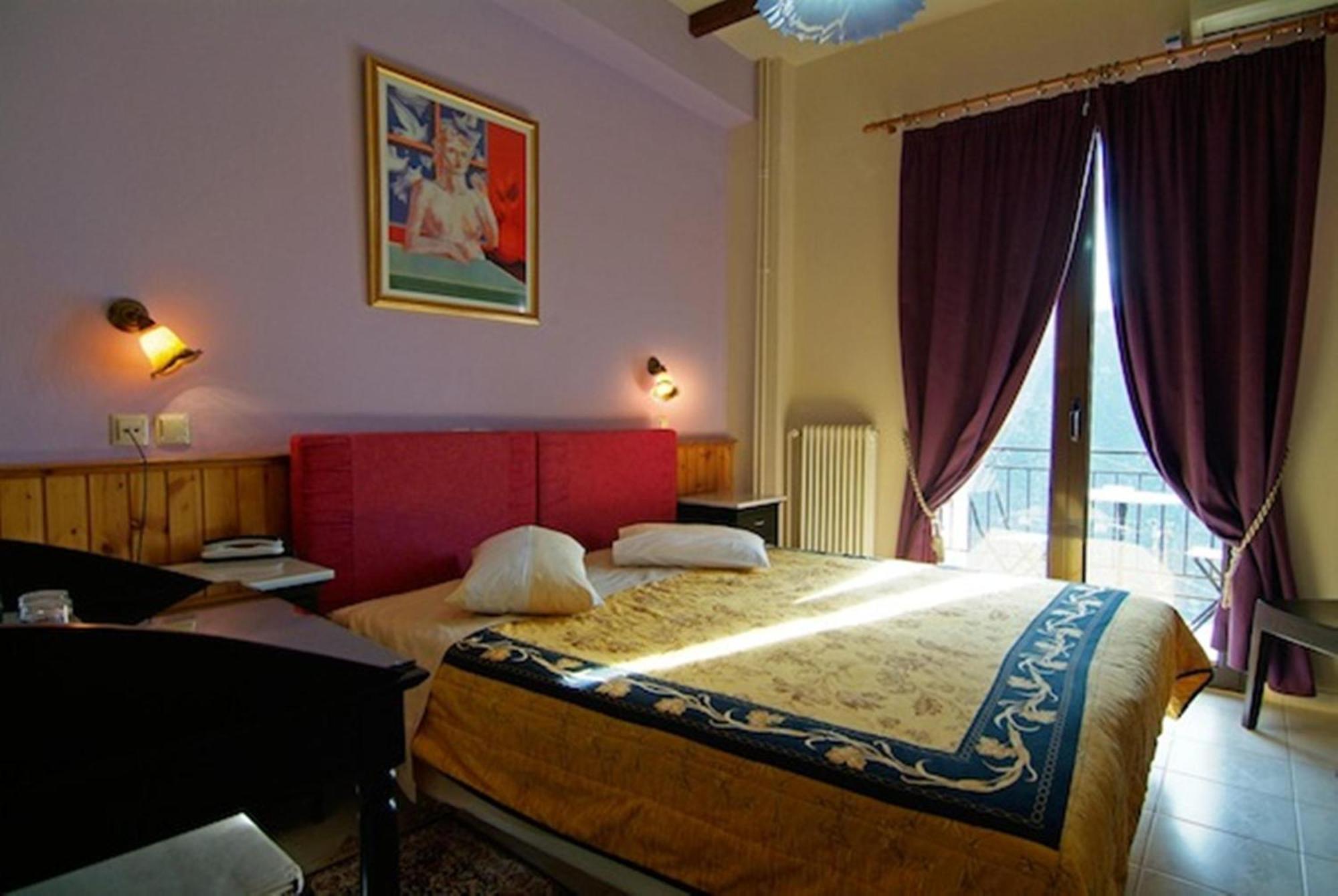 Hotel Varonos Delphi Exterior foto