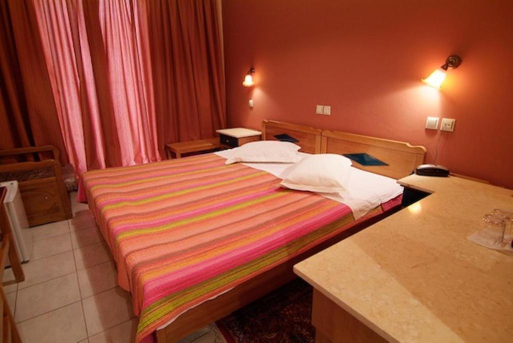 Hotel Varonos Delphi Quarto foto